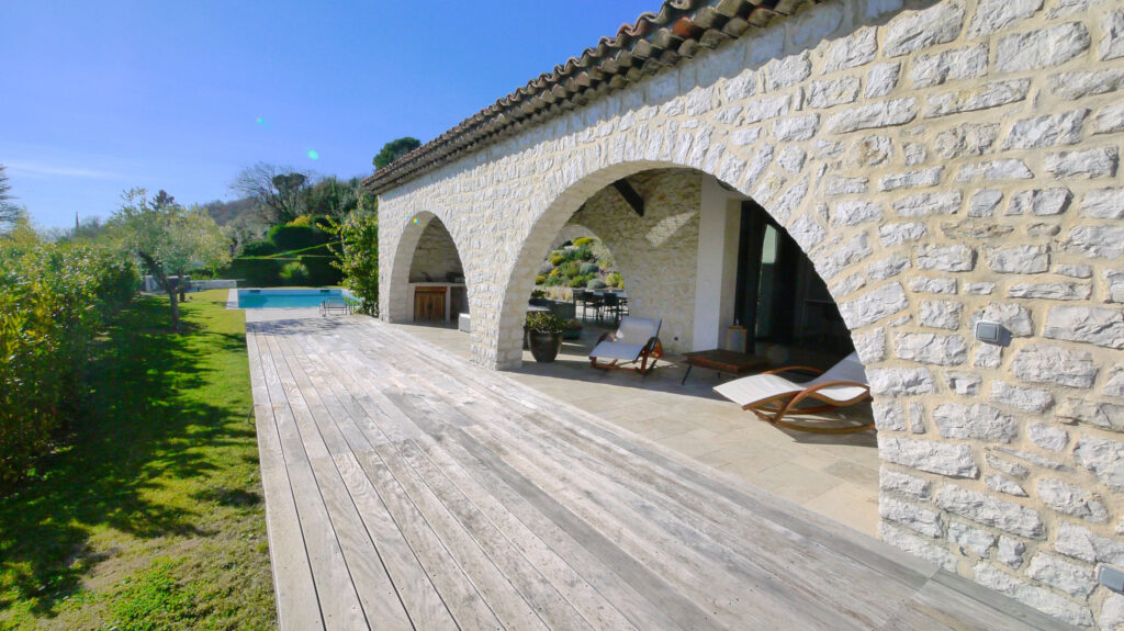 PROPRIETE AVEC VUE MER – 8 pièces – 5 chambres – 200 m²