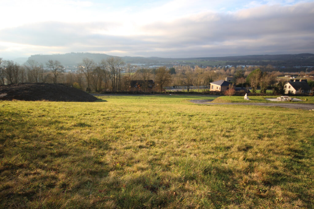 GIVET terrain à bâtir 2000 m2 viabilisé situé dans un quarti