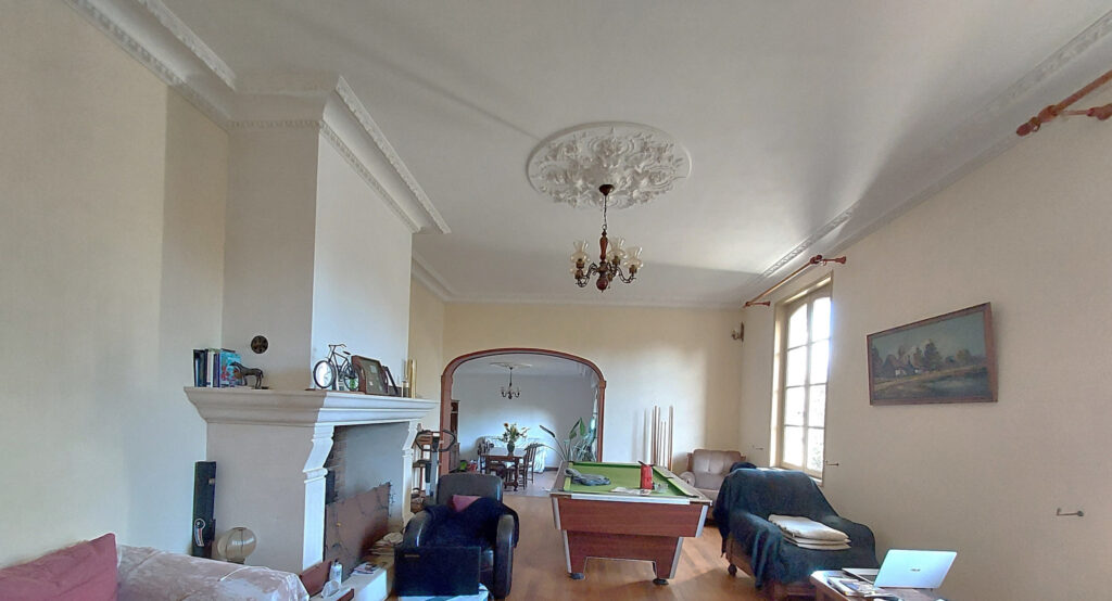 Gentilhommière de 400 m2 dans un parc de 18 500 m2 – 12 pièces – 6 chambres – 357 m²