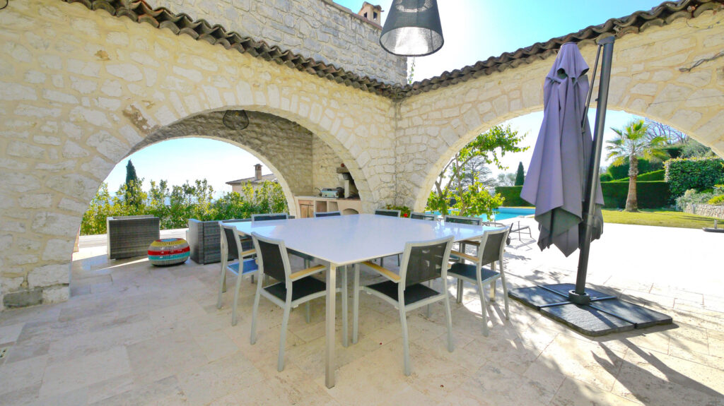 PROPRIETE AVEC VUE MER – 8 pièces – 5 chambres – 200 m²