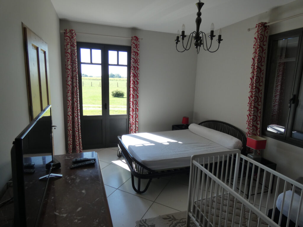 8 hectares, maison d’architecte et dépendances – 12 pièces – 4 chambres – 238 m²