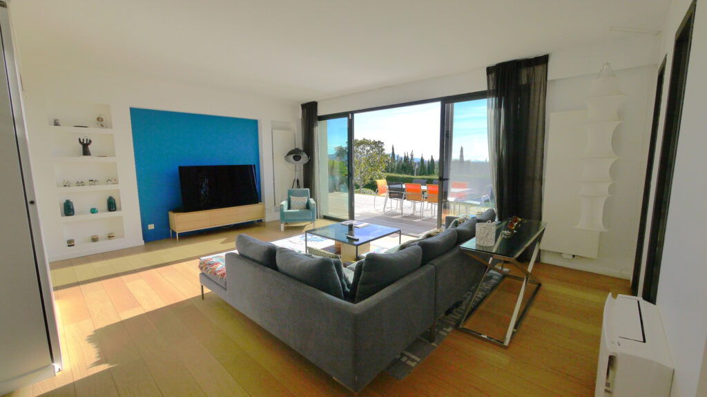 PROPRIETE AVEC VUE MER – 8 pièces – 5 chambres – 200 m²