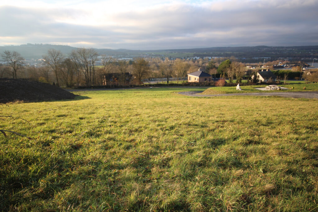 GIVET terrain à bâtir 2000 m2 viabilisé situé dans un quarti