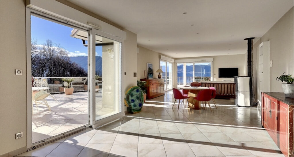 Pugny-Chatenod, maison de plain-pied vue lac – 5 pièces – 3 chambres – 186 m²