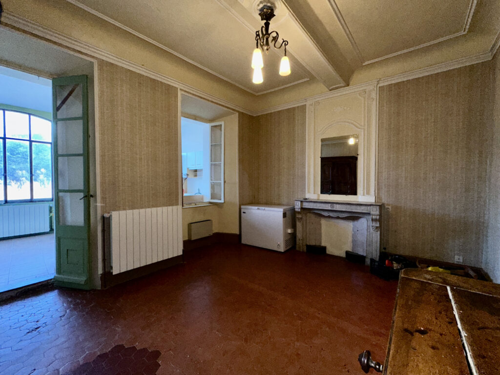 Grande maison de village avec accès à la rivière – 8 pièces – 3 chambres – 168 m²