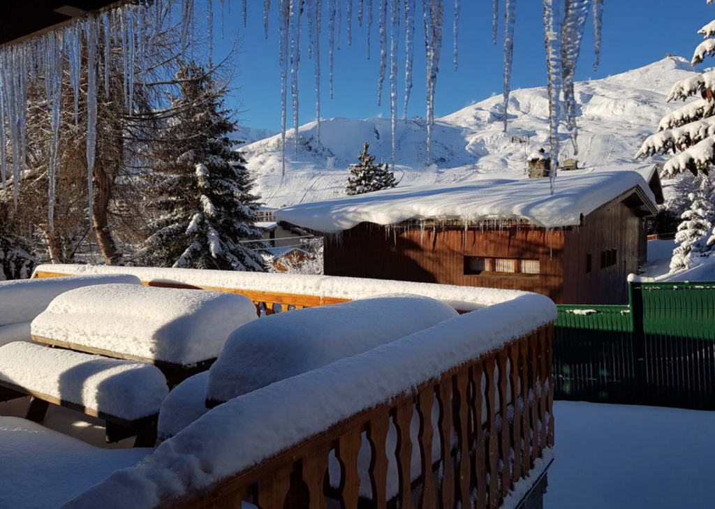 Spacieux chalet meublé au coeur des Alpes – 16 pièces – 14 chambres – 334 m²