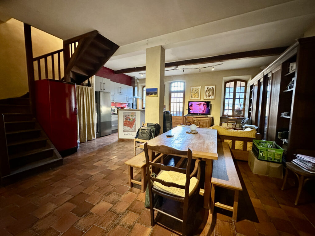 Grande maison de village avec accès à la rivière – 8 pièces – 3 chambres – 168 m²