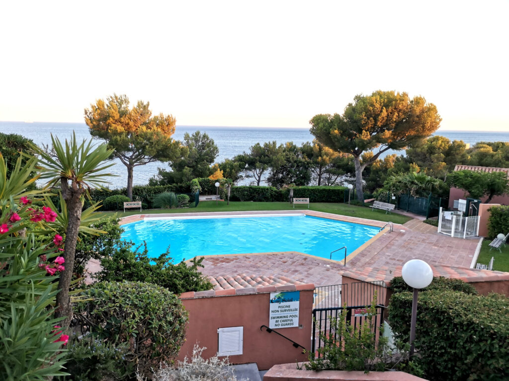 Appartement T3 – DUPLEX- meublé !  pleine vue mer + parking  – 3 pièces – 2 chambres – 40 m²