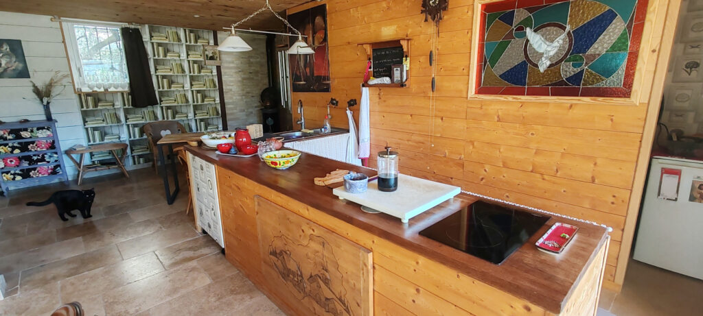 Bas de Villa avec 450m2 de terrain. – 2 pièces – 1 chambre – 80 m²