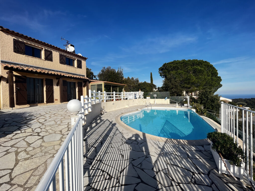 Villa individuelle avec vue panoramique mer – 6 pièces – 4 chambres – 200 m²