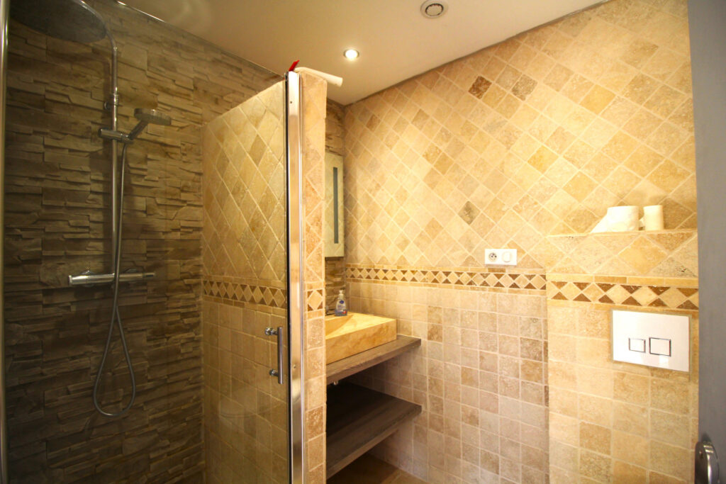 Magnifique propriété provençale entre Vaison la Romaine et B – 13 pièces – 6 chambres – 393 m²