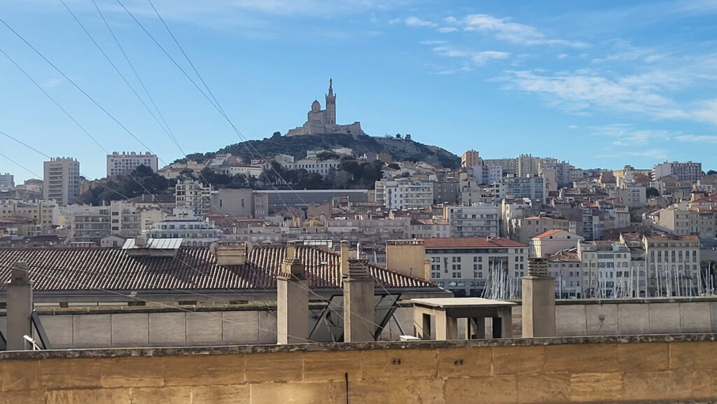 13002 MARSEILLE Vieux-Port / Panier Grand appartement à ache – 3 pièces – 2 chambres – 75 m²