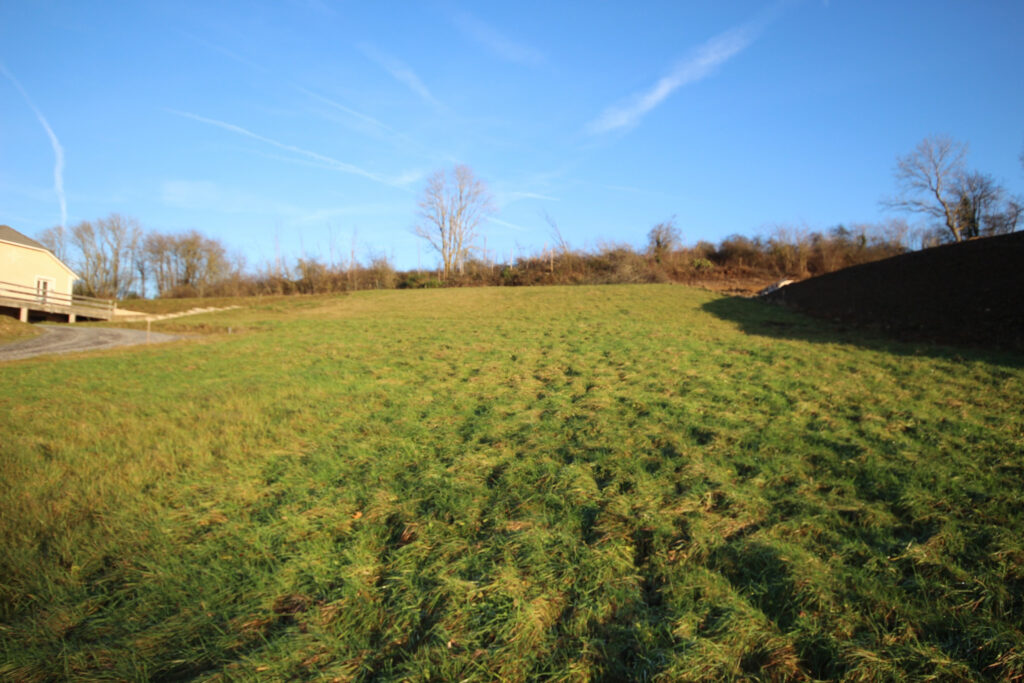 GIVET terrain à bâtir 2000 m2 viabilisé situé dans un quarti
