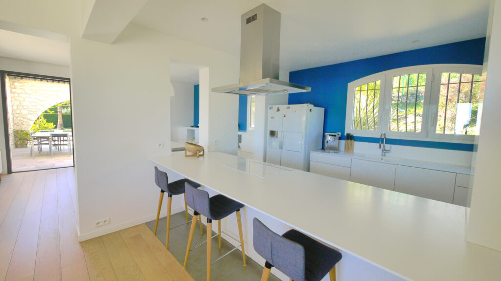 PROPRIETE AVEC VUE MER – 8 pièces – 5 chambres – 200 m²