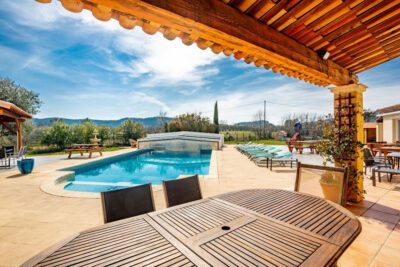 A BAGNOLS-EN-FORET, villa de 270 m2 sur 11 000 m2 de terrai – 11 pièces – 9 chambres – 270 m²