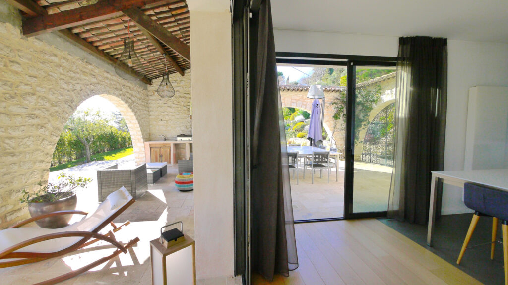 PROPRIETE AVEC VUE MER – 8 pièces – 5 chambres – 200 m²