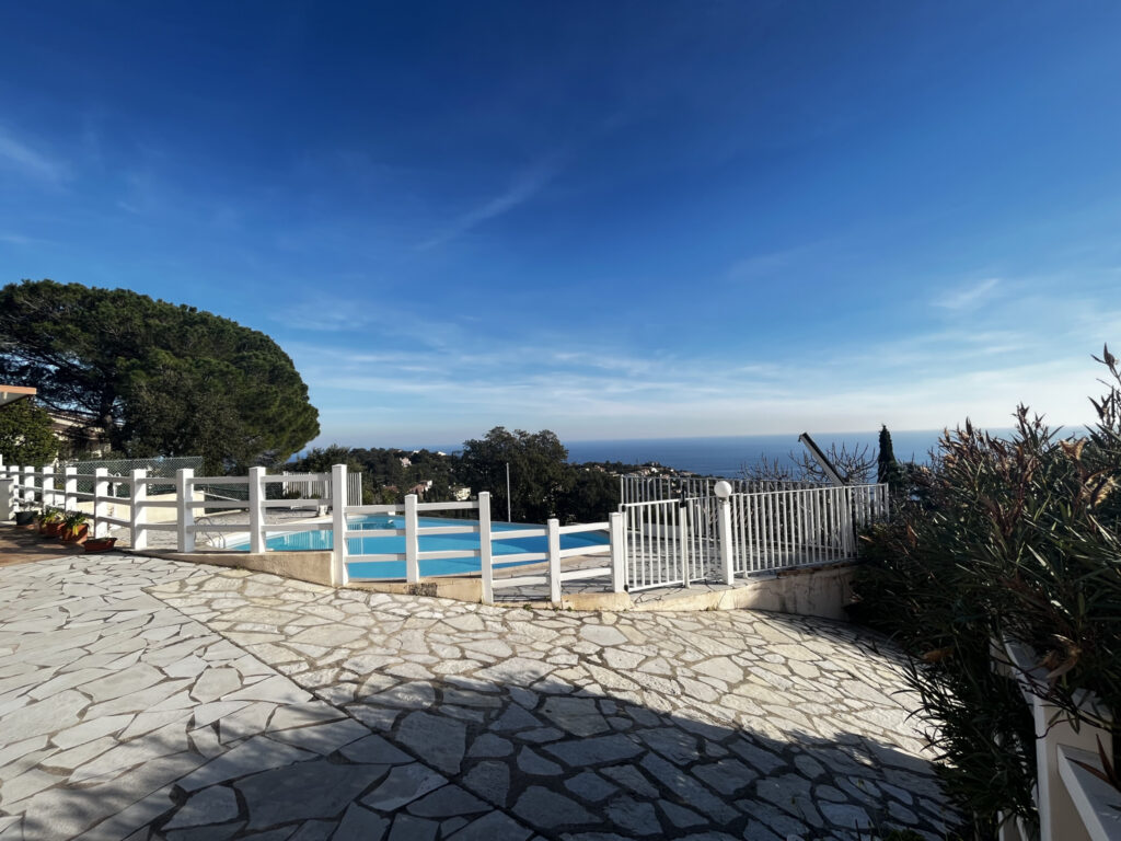 Villa individuelle avec vue panoramique mer – 6 pièces – 4 chambres – 200 m²
