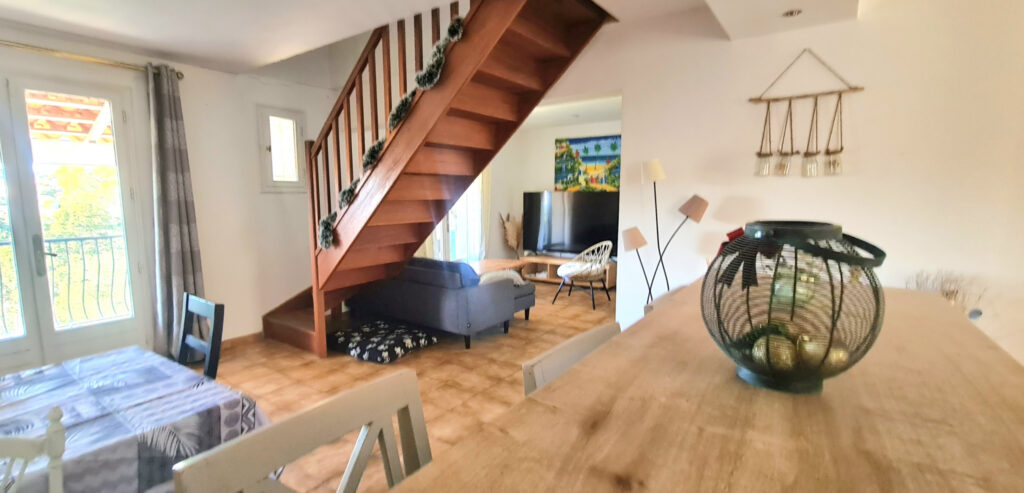 Villa individuelle avec piscine à débordement – 7 pièces – 5 chambres – 146 m²