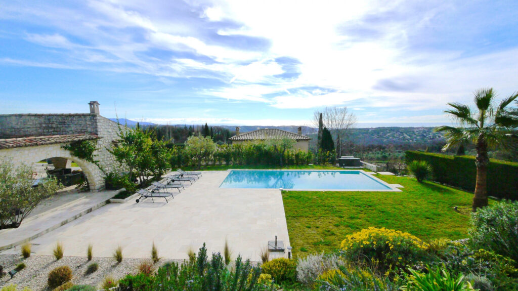 PROPRIETE AVEC VUE MER – 8 pièces – 5 chambres – 200 m²