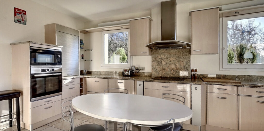 Pugny-Chatenod, maison de plain-pied vue lac – 5 pièces – 3 chambres – 186 m²