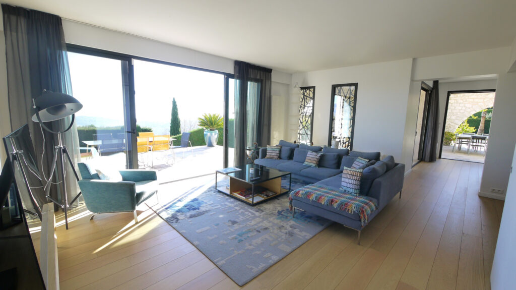 PROPRIETE AVEC VUE MER – 8 pièces – 5 chambres – 200 m²