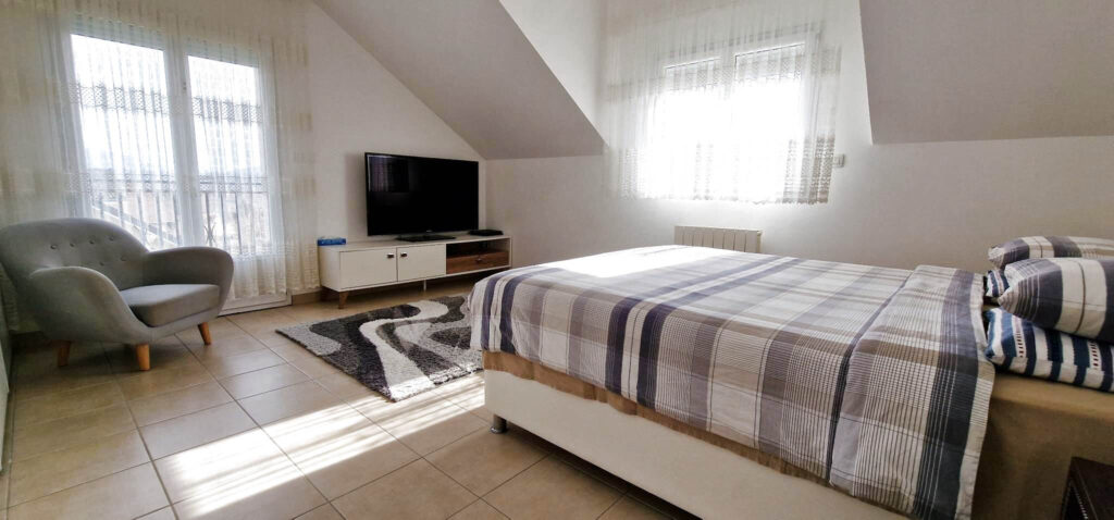 Villa de 160 m2 habitables sur 1168 m2 de terrain – 4 pièces – 3 chambres – 160 m²