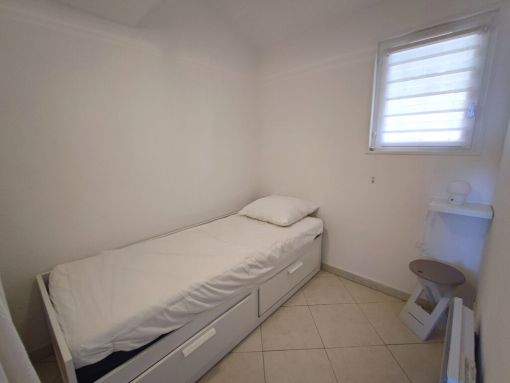 Appartement T3 – DUPLEX- meublé !  pleine vue mer + parking  – 3 pièces – 2 chambres – 40 m²