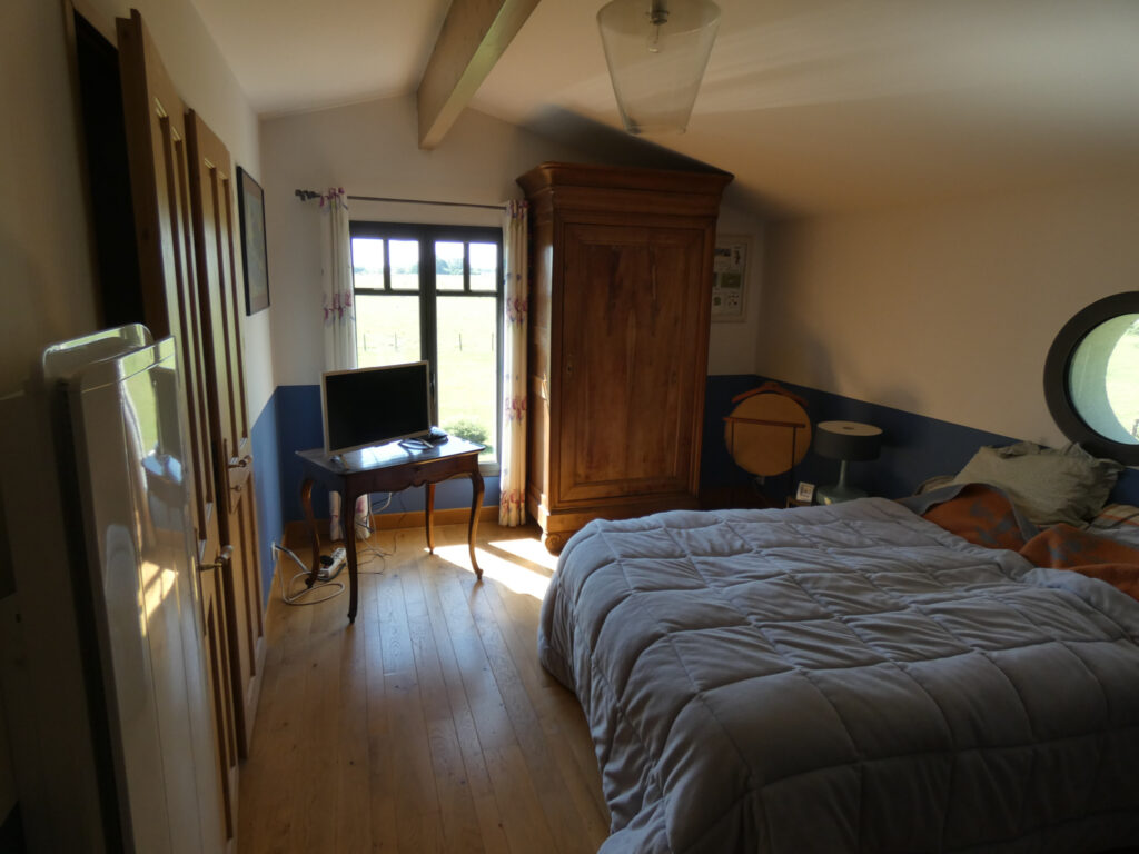 8 hectares, maison d’architecte et dépendances – 12 pièces – 4 chambres – 238 m²