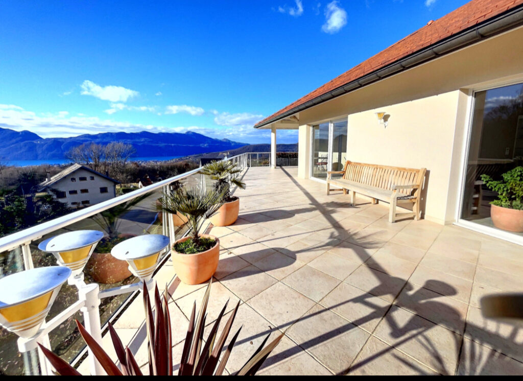 Pugny-Chatenod, maison de plain-pied vue lac – 5 pièces – 3 chambres – 186 m²