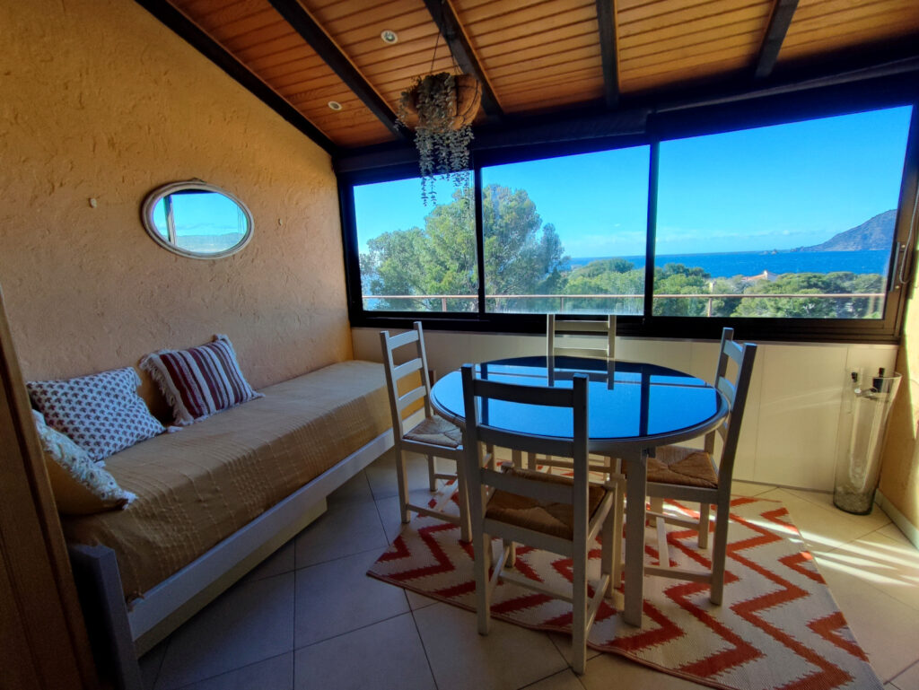 Appartement T3 – DUPLEX- meublé !  pleine vue mer + parking  – 3 pièces – 2 chambres – 40 m²