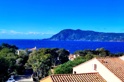 Appartement T3 – DUPLEX- meublé !  pleine vue mer + parking  – 3 pièces – 2 chambres – 40 m²