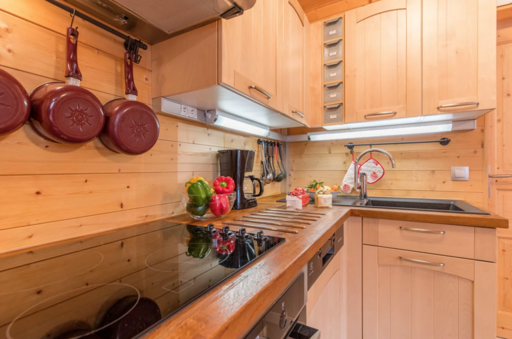 Spacieux chalet meublé au coeur des Alpes – 16 pièces – 14 chambres – 334 m²