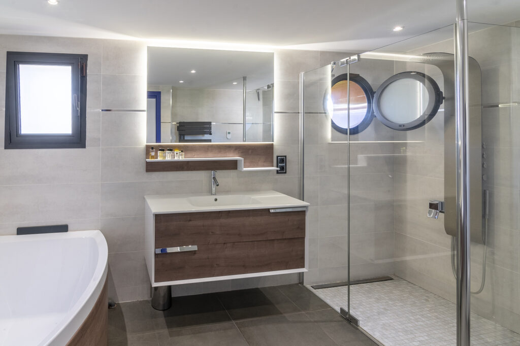 Villa vue mer PANORAMIQUE – 8 pièces – 6 chambres – 324 m²