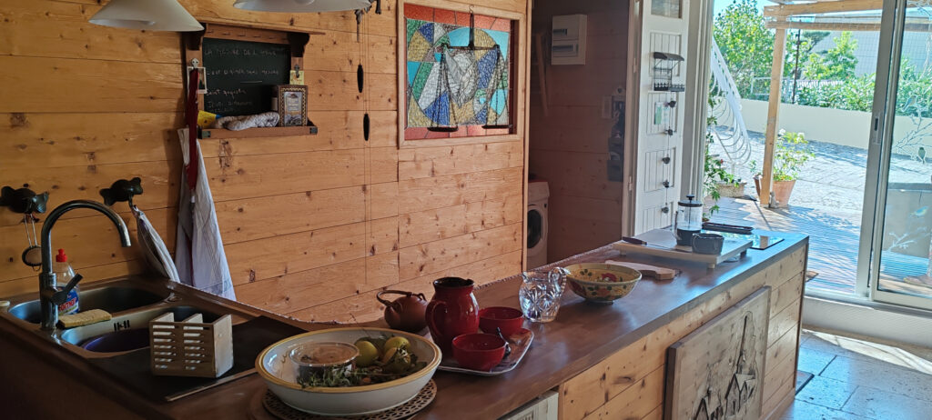 Bas de Villa avec 450m2 de terrain. – 2 pièces – 1 chambre – 80 m²