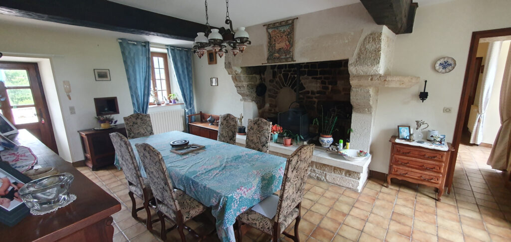 BELLE FERME FORTIFIEE  VUE SUR LES MARAIS – 7 pièces – 4 chambres – 207 m²