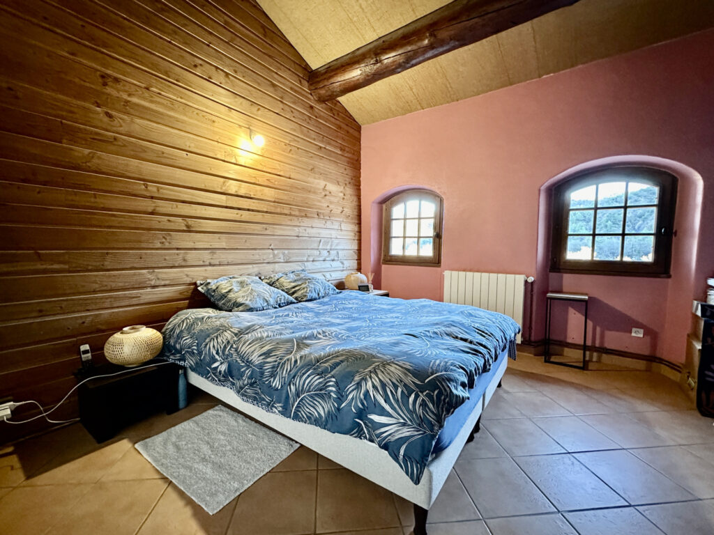 Grande maison de village avec accès à la rivière – 8 pièces – 3 chambres – 168 m²