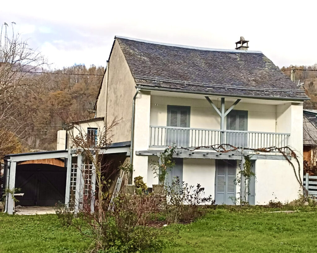 Charme et modernité pour cette propriété rénovée avec dépend – 3 pièces – 2 chambres – 70 m²