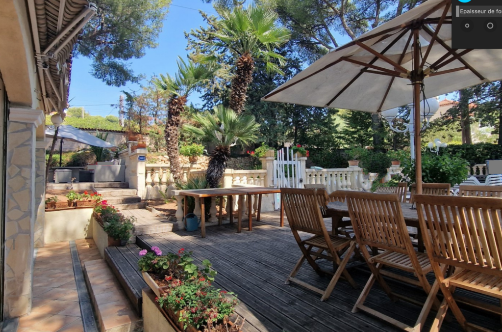 Vente Bandol (83), Villa provençale de 259 m2 sur 3 niveaux  – 12 pièces – 9 chambres – 258.79 m²