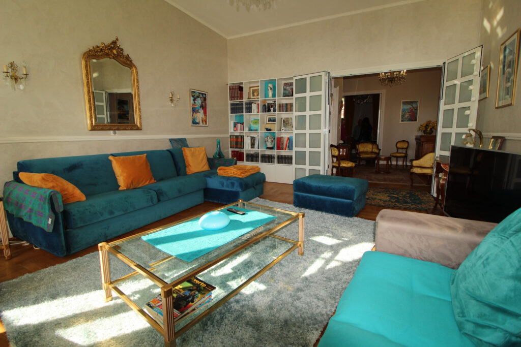 Palace bord de mer centre ville Menton – 2 pièces – 1 chambre – 96 m²