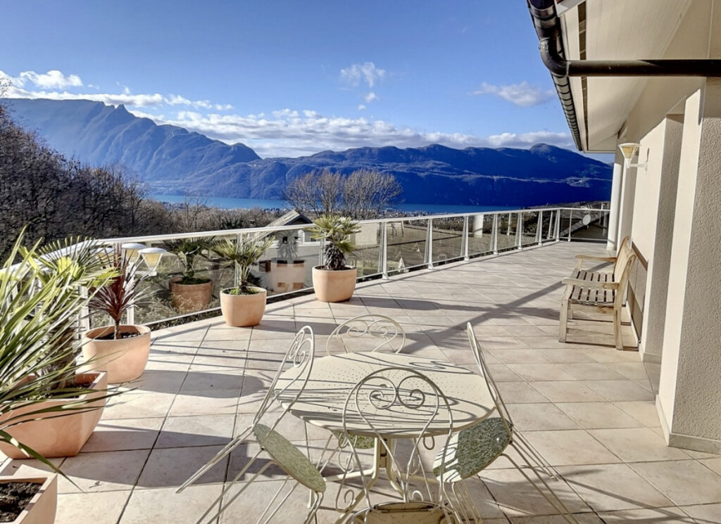 Pugny-Chatenod, maison de plain-pied vue lac – 5 pièces – 3 chambres – 186 m²