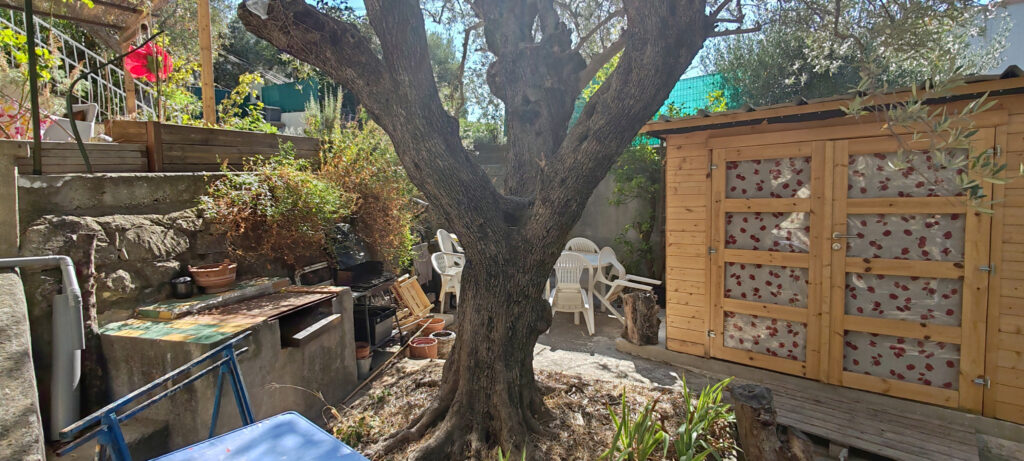 Bas de Villa avec 450m2 de terrain. – 2 pièces – 1 chambre – 80 m²