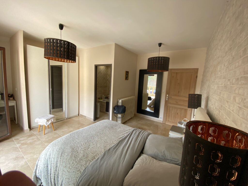 Magnifique propriété provençale entre Vaison la Romaine et B – 13 pièces – 6 chambres – 393 m²