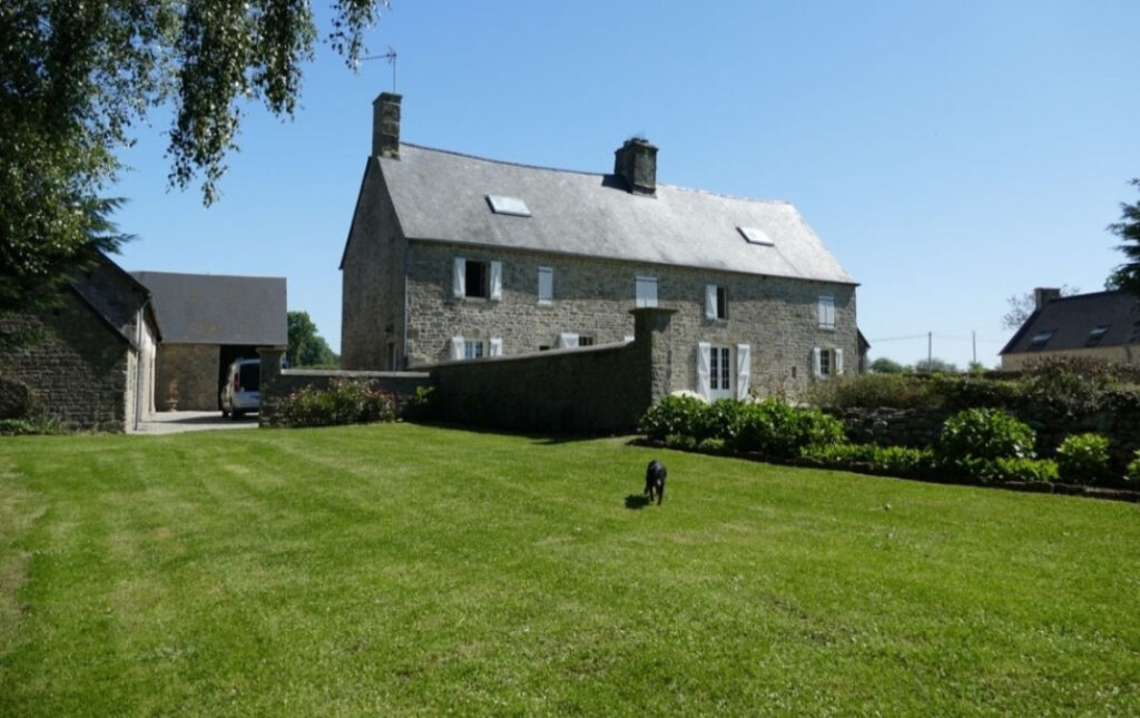 BELLE FERME FORTIFIEE  VUE SUR LES MARAIS – 7 pièces – 4 chambres – 207 m²