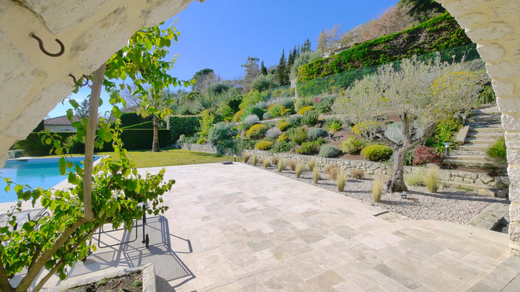 PROPRIETE AVEC VUE MER – 8 pièces – 5 chambres – 200 m²