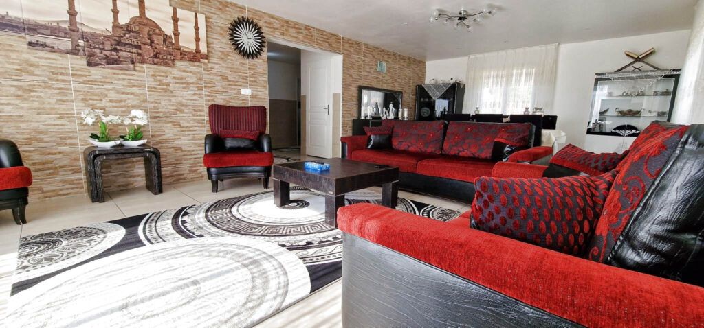 Villa de 160 m2 habitables sur 1168 m2 de terrain – 4 pièces – 3 chambres – 160 m²