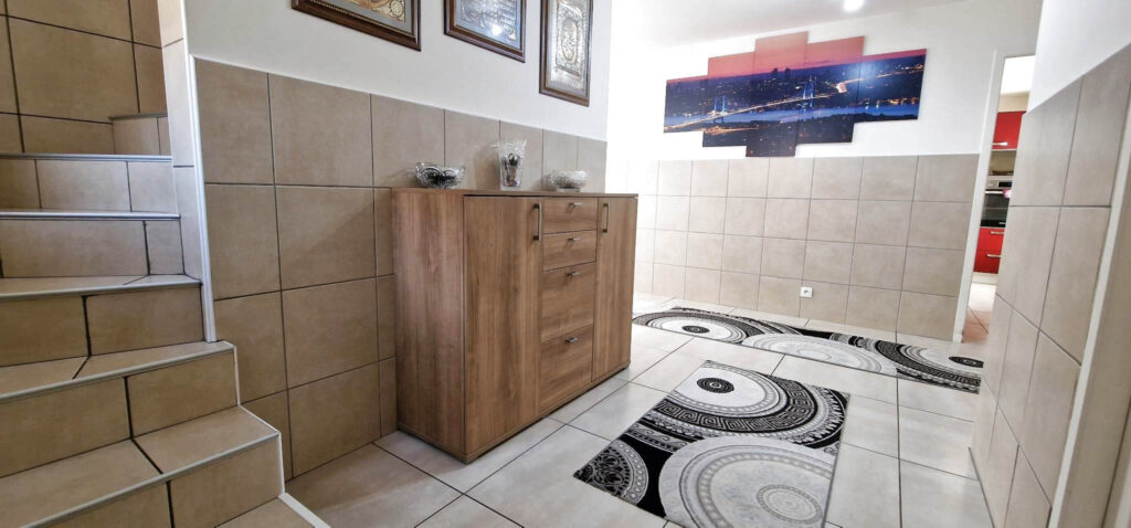 Villa de 160 m2 habitables sur 1168 m2 de terrain – 4 pièces – 3 chambres – 160 m²