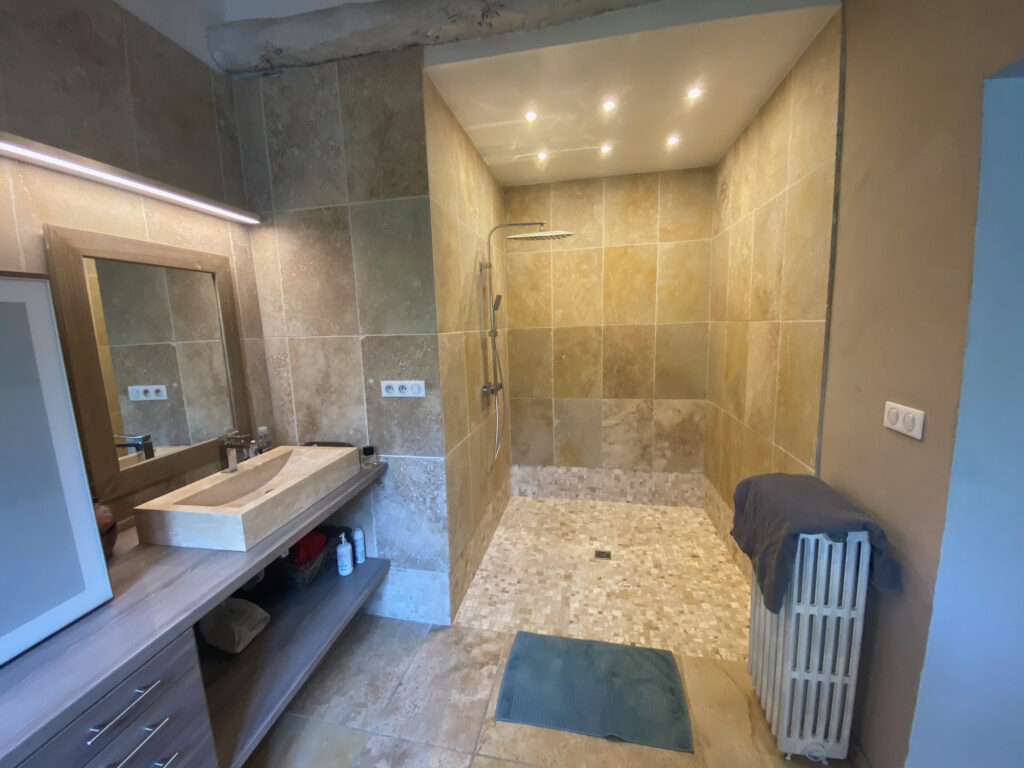 Magnifique propriété provençale entre Vaison la Romaine et B – 13 pièces – 6 chambres – 393 m²