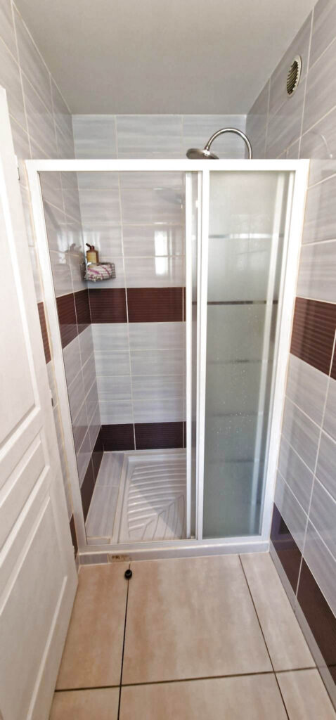 Villa de 160 m2 habitables sur 1168 m2 de terrain – 4 pièces – 3 chambres – 160 m²