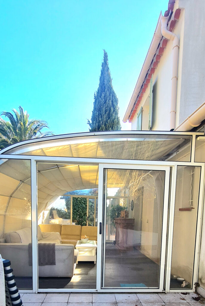 Villa individuelle avec piscine à débordement – 7 pièces – 5 chambres – 146 m²