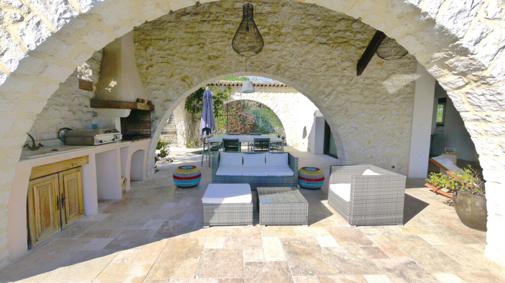 PROPRIETE AVEC VUE MER – 8 pièces – 5 chambres – 200 m²